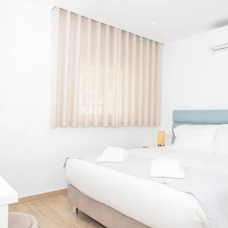 Mc With Amazing Front Sea View *