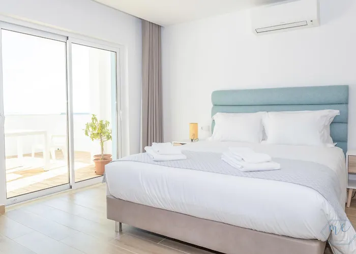 Apartment Mc With Amazing Front Sea View